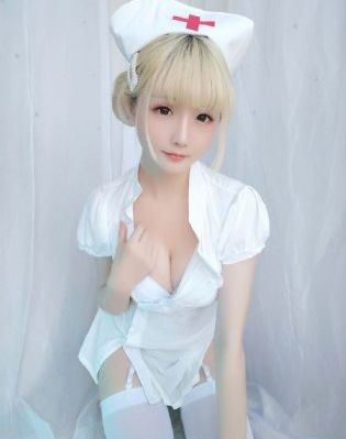 莫妮卡贝鲁奇亮相_高清电视剧在线观看