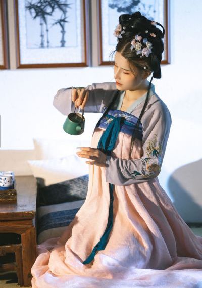 女王踩踏脚奴免费区域视频_BD韩语在线视频观看