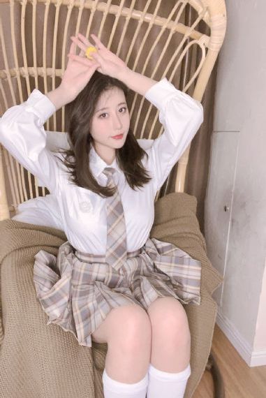 饭桌上故意张开腿让公在线看_BD英语超清免费观看